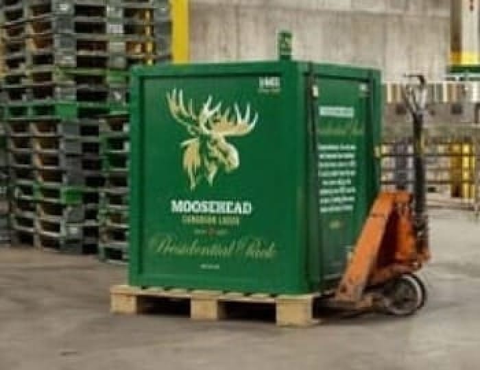 Moosehead Breweries Sells Crate of 1,461 Cans of Beer to Canadians post image