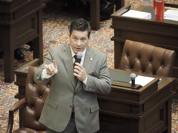 Okla. lawmaker moves to ban colleagues from drinking alcohol while working post image